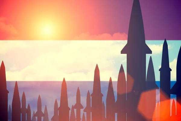 Mørke silhuetter av raketter – stockfoto