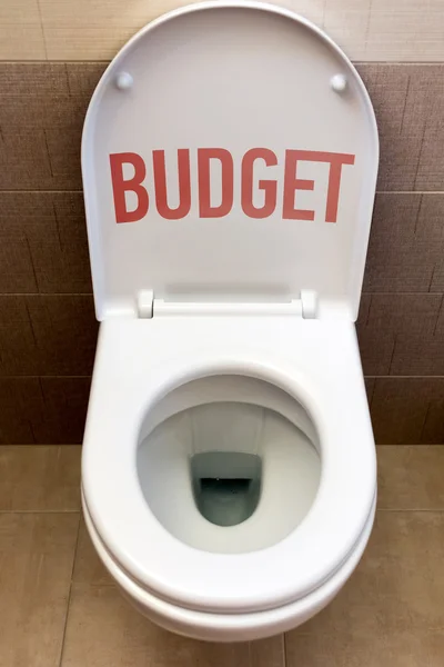 Servizi igienici con un'iscrizione "Budget " — Foto Stock