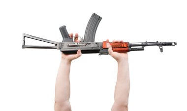 Her iki el ile harekete geçirilen Kalaşnikof