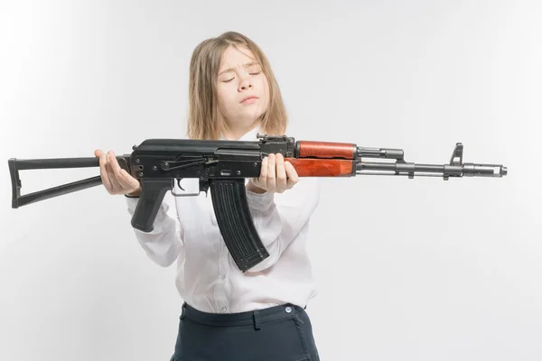 Girl holding Kalashnikov — Stock Photo, Image