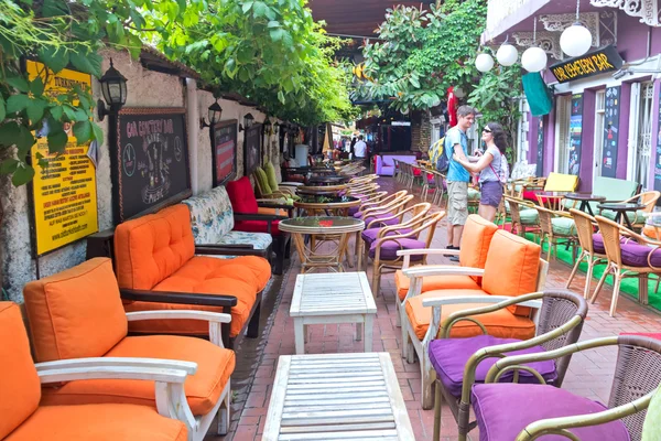 Kanepeler ile sokak Cafe 