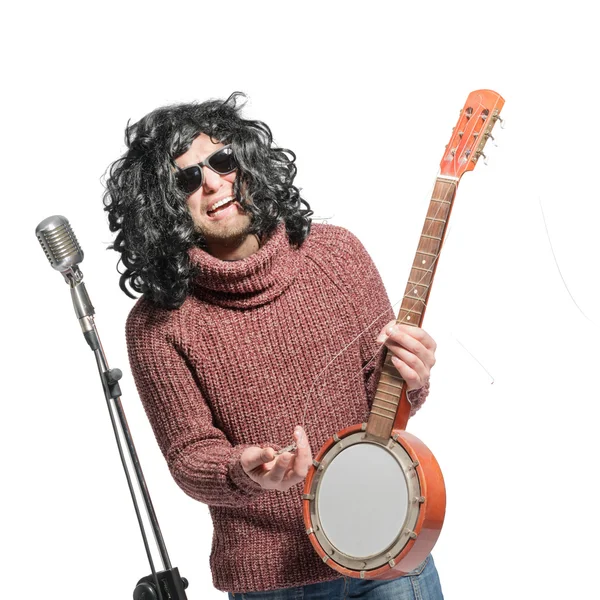 Człowiek w peruce, sweter i okulary przeciwsłoneczne — Zdjęcie stockowe