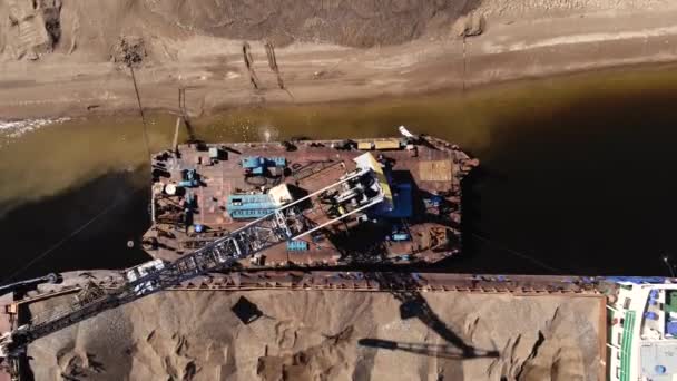 Dragadora Descarrega Areia Costa Vista Cima Escavação Remoção Solo Fundo — Vídeo de Stock