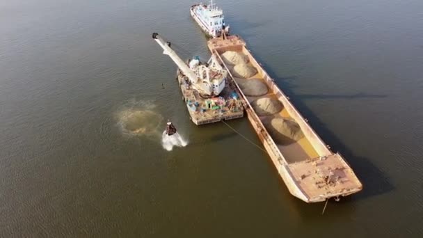 Dragão Trabalha Meio Rio Escavação Remoção Solo Fundo Reservatório Tiro — Vídeo de Stock