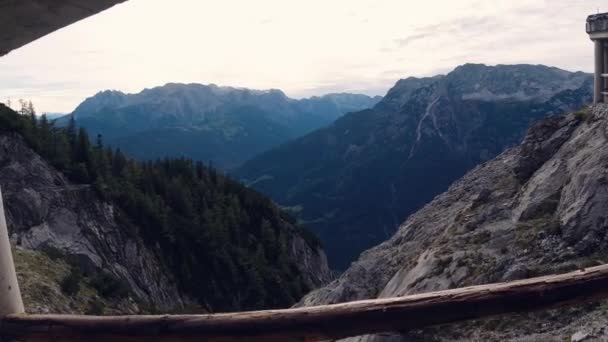 Estrada Montanha Para Caverna Eisriesenwelt Áustria Vista Das Montanhas Alpinas — Vídeo de Stock