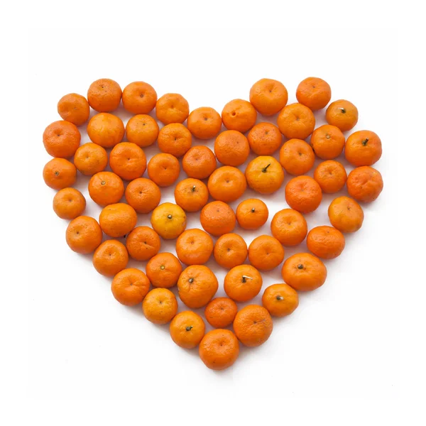 Gruppo di mandarini a forma di cuore su sfondo bianco — Foto Stock
