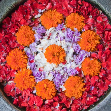 Yaprak ve çiçek dekorasyon