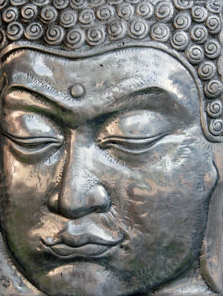 Faccia statua di Buddha in metallo — Foto Stock