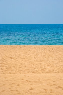 Deniz su ve kum plaj