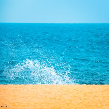 Sandy beach ve su sıçrama