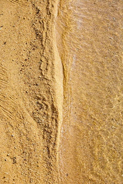 Onda de surf em uma praia do mar — Fotografia de Stock