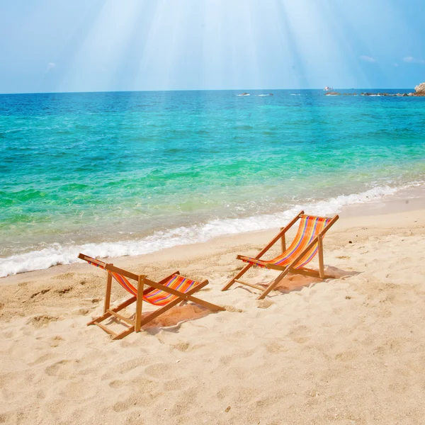 Sedie a sdraio sulla spiaggia — Foto Stock