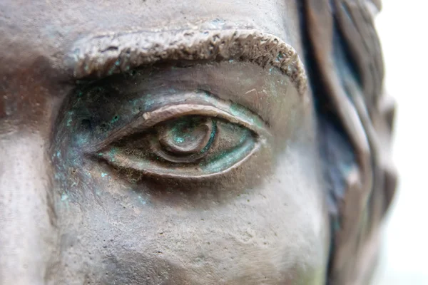 Parte de uma estátua feminina — Fotografia de Stock