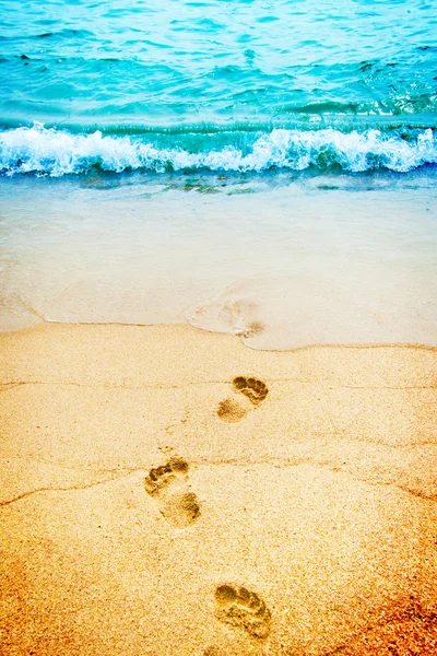 Footprints on the beach — Stock Photo, Image