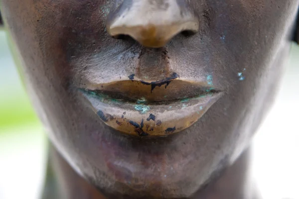 Partie d'un visage de statue féminine — Photo