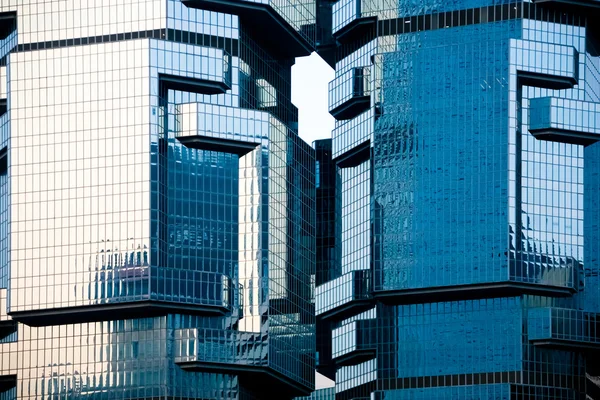 Зеркальные фасады небоскрёбов — стоковое фото
