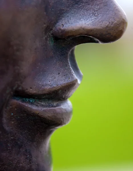Partie d'un visage de statue féminine — Photo