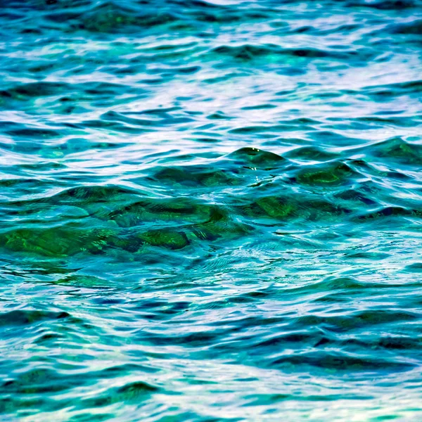 Eau peu profonde à la mer — Photo