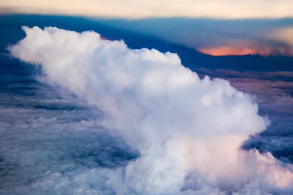 Paisaje nuboso aéreo desde el avión — Foto de Stock