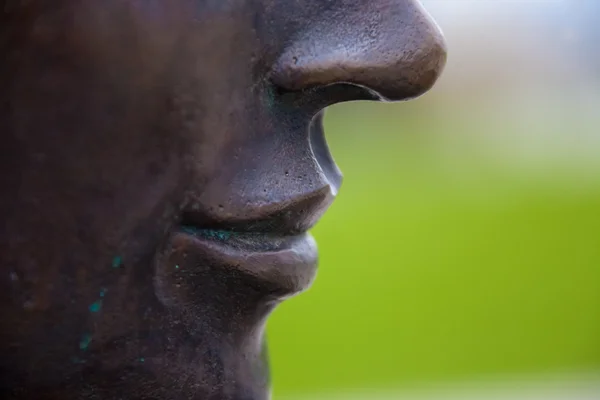 Partie d'un visage de statue féminine — Photo