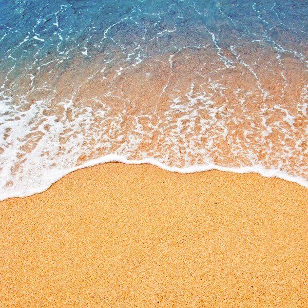 海的海滩上的冲浪波 — 图库照片