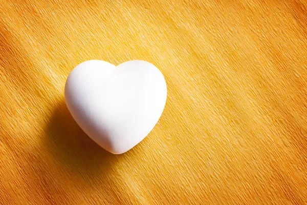 Uovo bianco a forma di cuore — Foto Stock