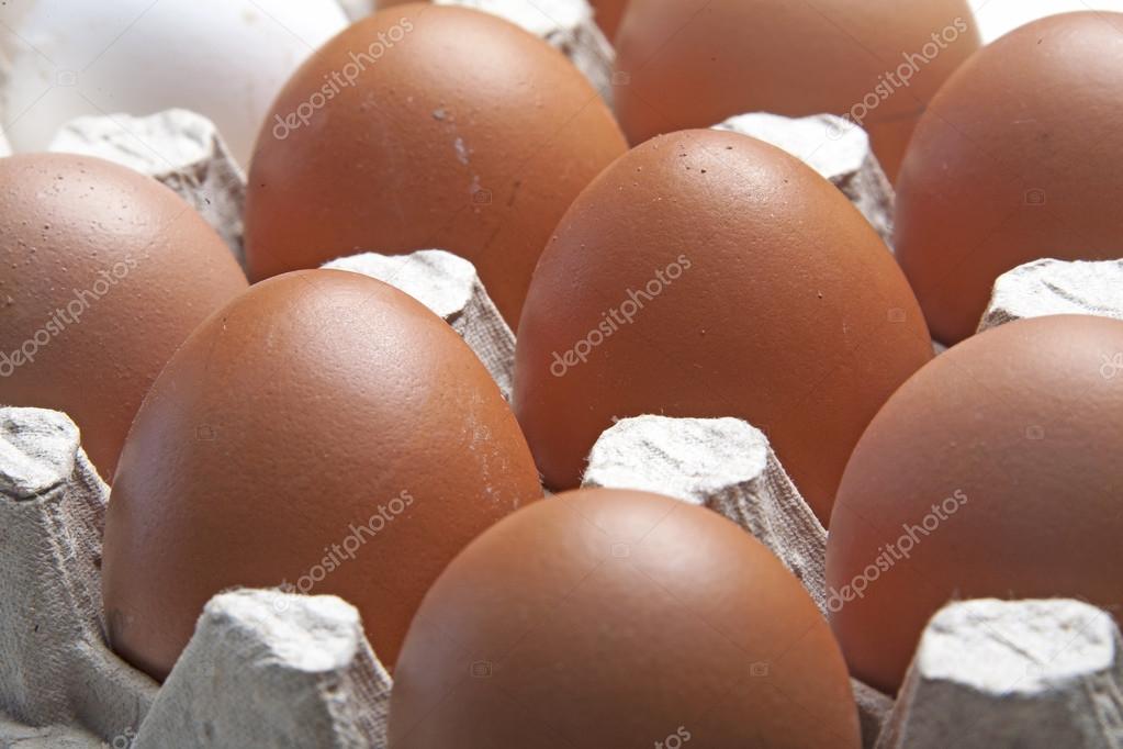 Ein Dutzend Eier In Einem Tablett Stockfoto C Watman