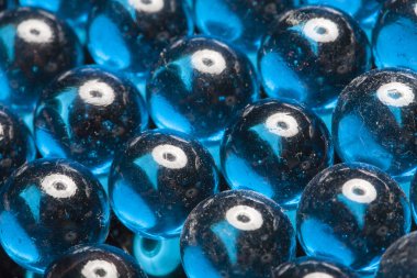 renkli cam boncuklar