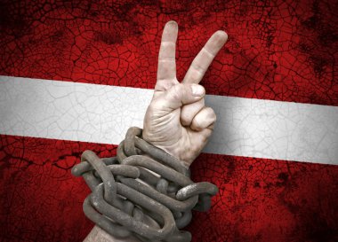 Elini zafer işareti zincirleri