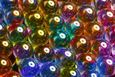 renkli cam boncuklar