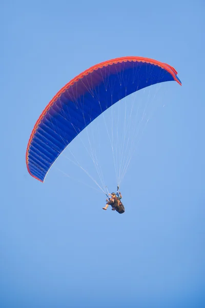 滑翔伞飞行 — 图库照片