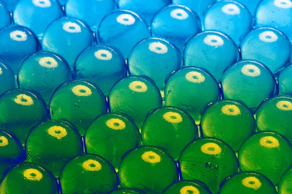 Blaue und grüne Glasperlen — Stockfoto