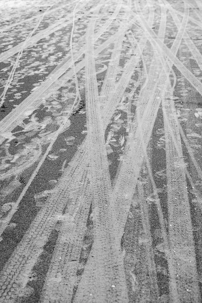 Wheel tracks on the sand — Stock Photo, Image