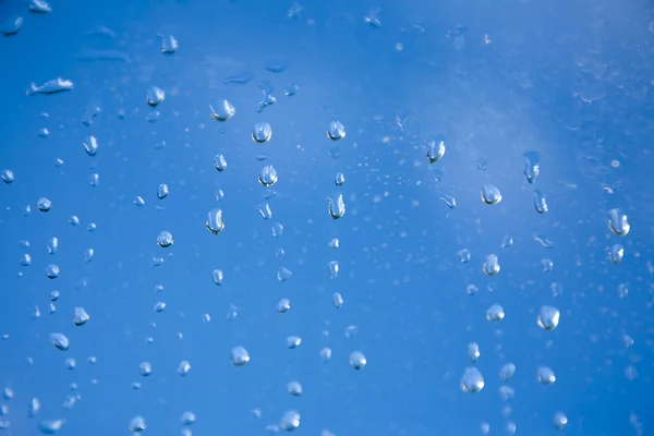 ガラスに水が落ちる — ストック写真