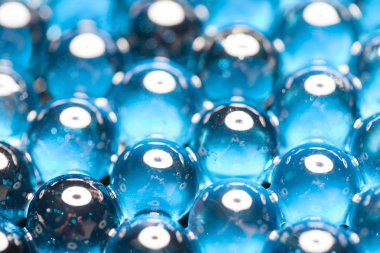 Mavi cam boncuklar