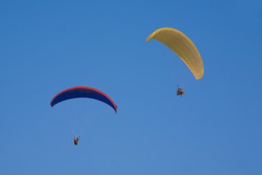uçan paraglide ile