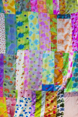 Arka plan çok renkli kumaş.