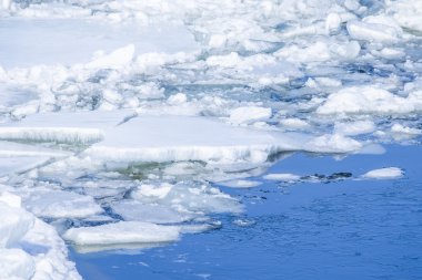 Bahar tatili Nehri üzerinde