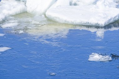 Bahar tatili Nehri üzerinde