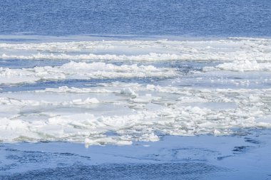 Bahar tatili Nehri üzerinde