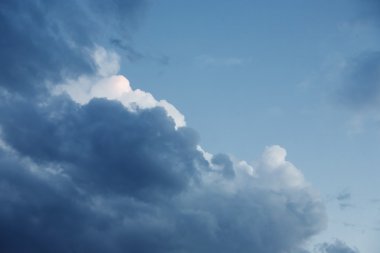 gökyüzündeki bulutlar dramatik