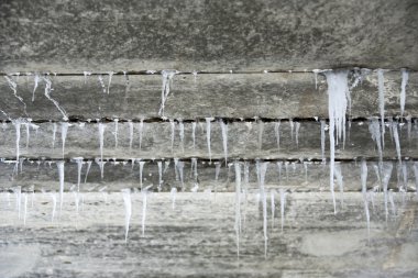 Buz sarkıtları ile beton doku