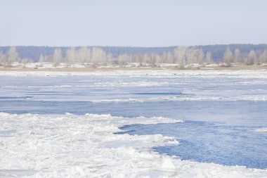 Bahar tatili Nehri üzerinde