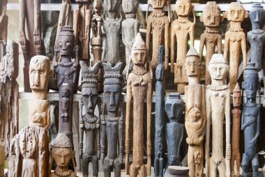 Endonezya ahşap heykeller