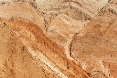 Kil dağ dağ eteğindeki taş yığını