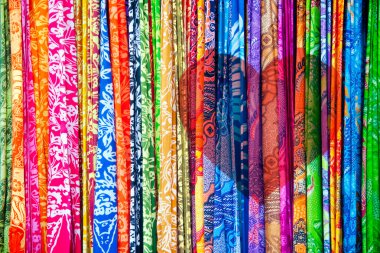 Renkli sarongs aralığı