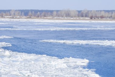 Bahar tatili Nehri üzerinde
