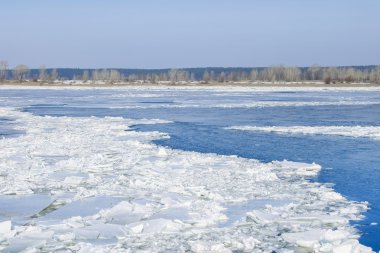 Bahar tatili Nehri üzerinde