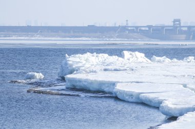 Bahar tatili Nehri üzerinde
