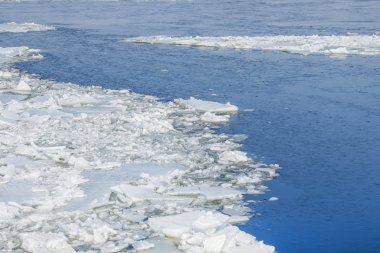 Bahar tatili Nehri üzerinde